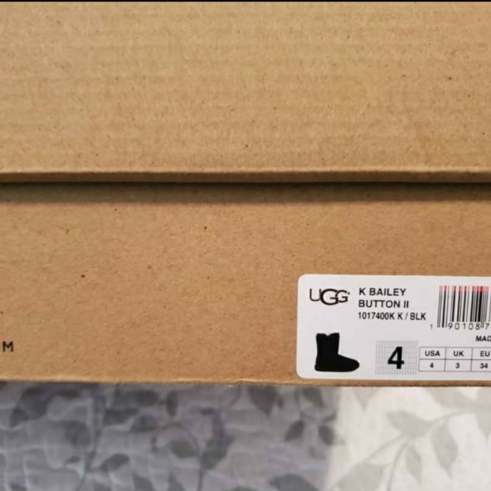 Black Bailey Button Uggs - Picture 5 of 7